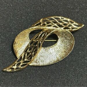Celebrity NY Gold-tone Ribbon Brooch